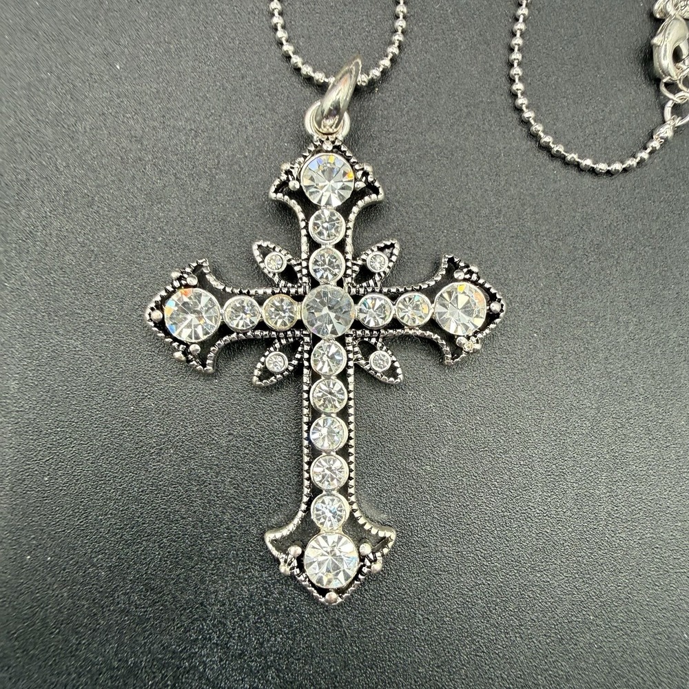 Beautiful Premier Designs Silver Tone “Grace” Rhinestone Cross Necklace—18”-20”